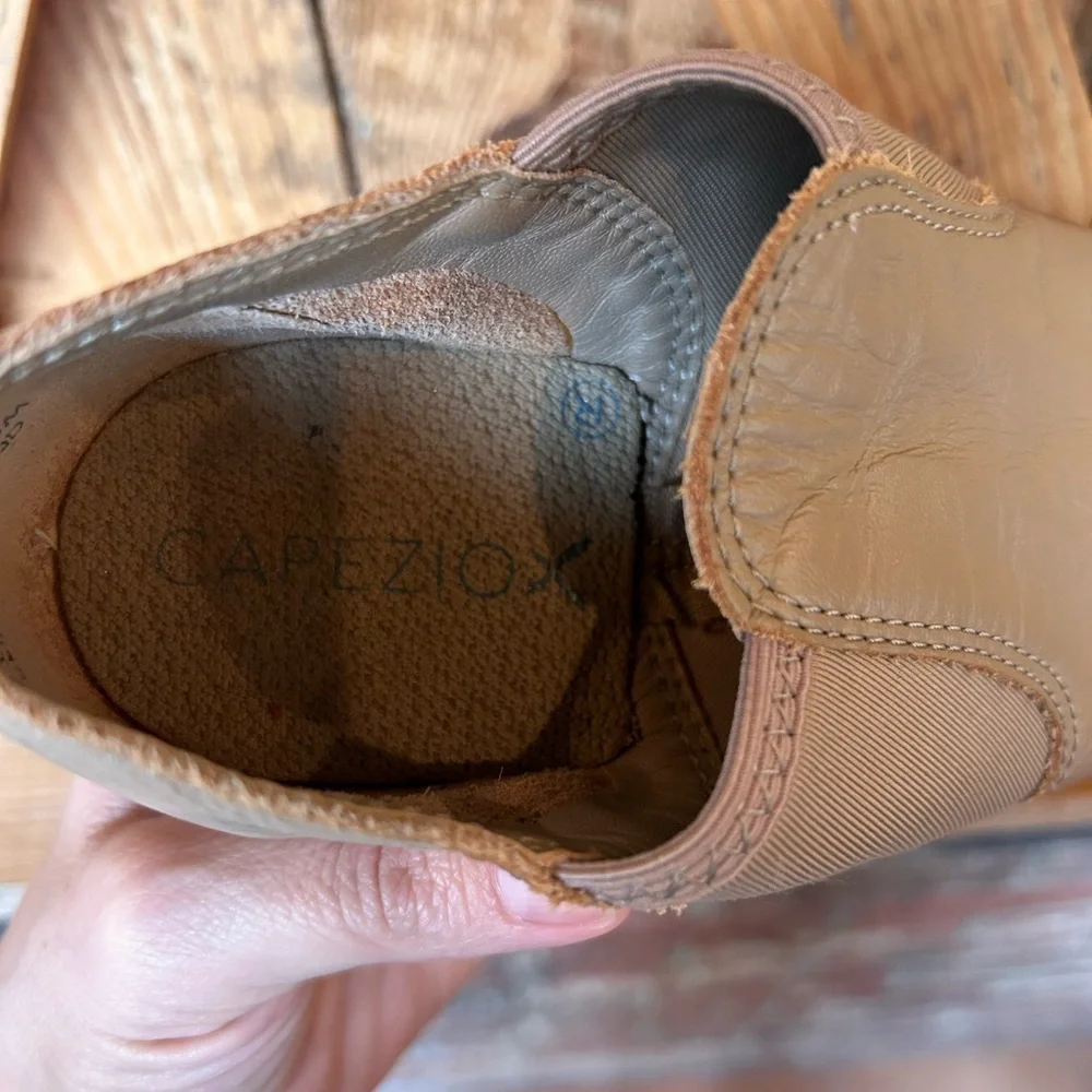 Capezio girls tan